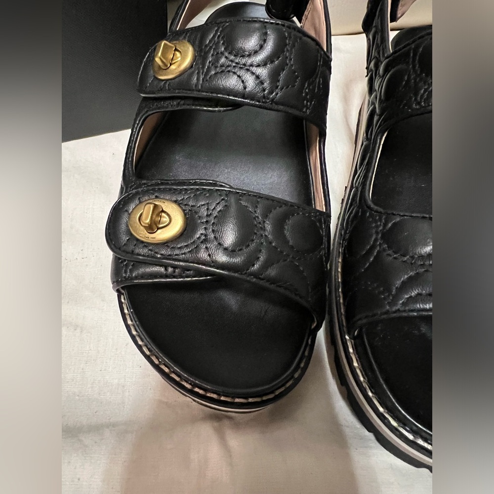 New Coach Kacie Brynn Signature Black Sandals shoes Interlocking Gold 7.5 - Picture 4 of 4